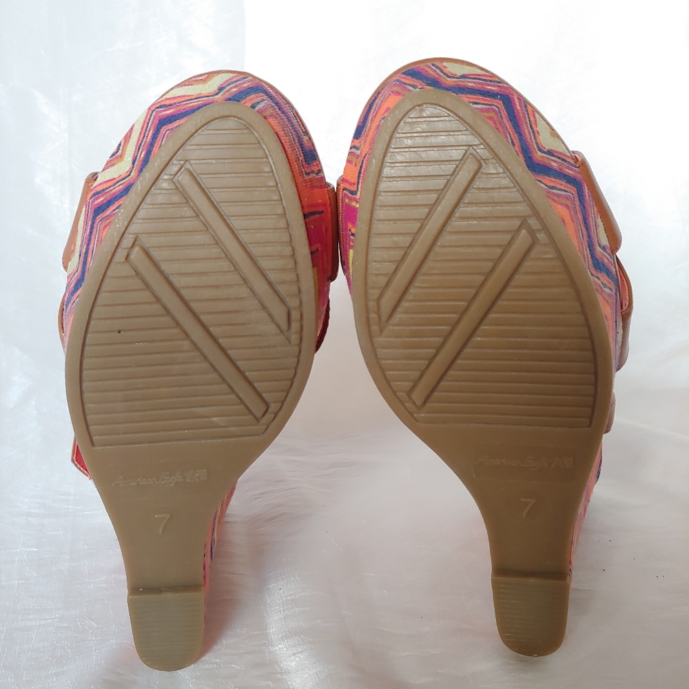 Beautiful Abstract Wedged Heels - Picture 2 of 5